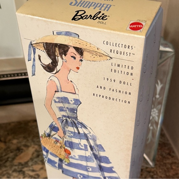 Barbie Suburban Shopper Doll - Picture 10 of 12